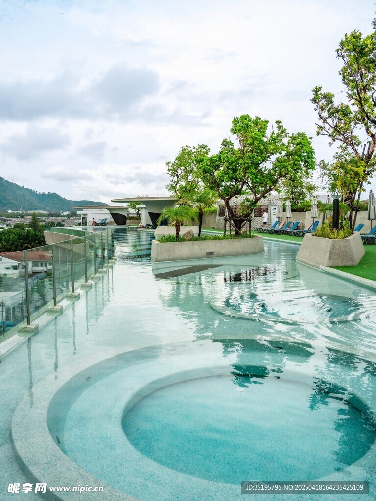 度假胜地的美丽泳池景观