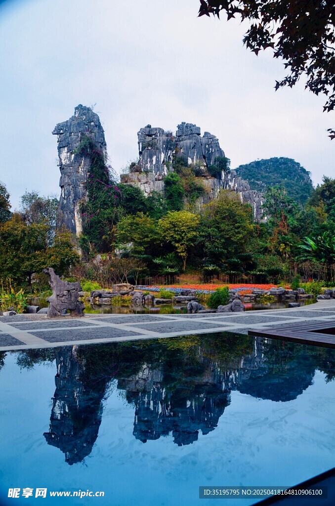 山水倒影美景