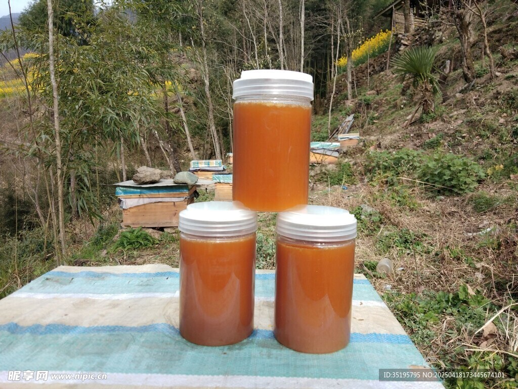 户外罐装蜂蜜展示