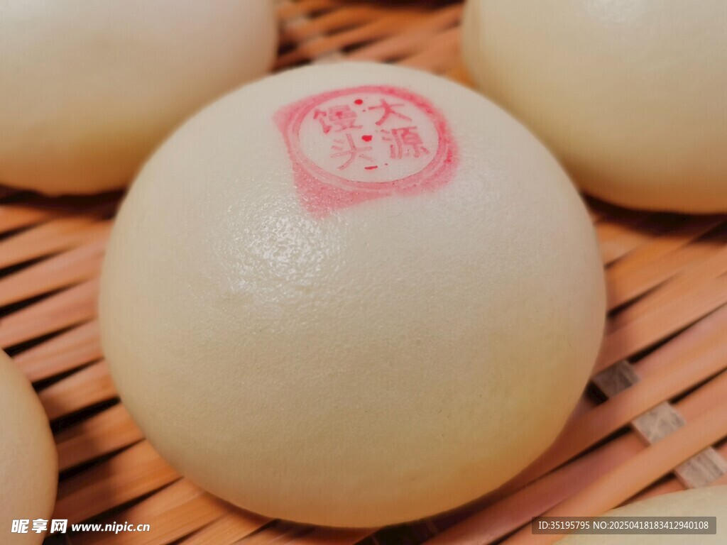 传统中式点心豆沙包