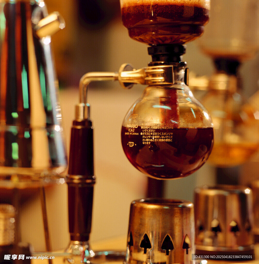 复古虹吸式咖啡器具展示