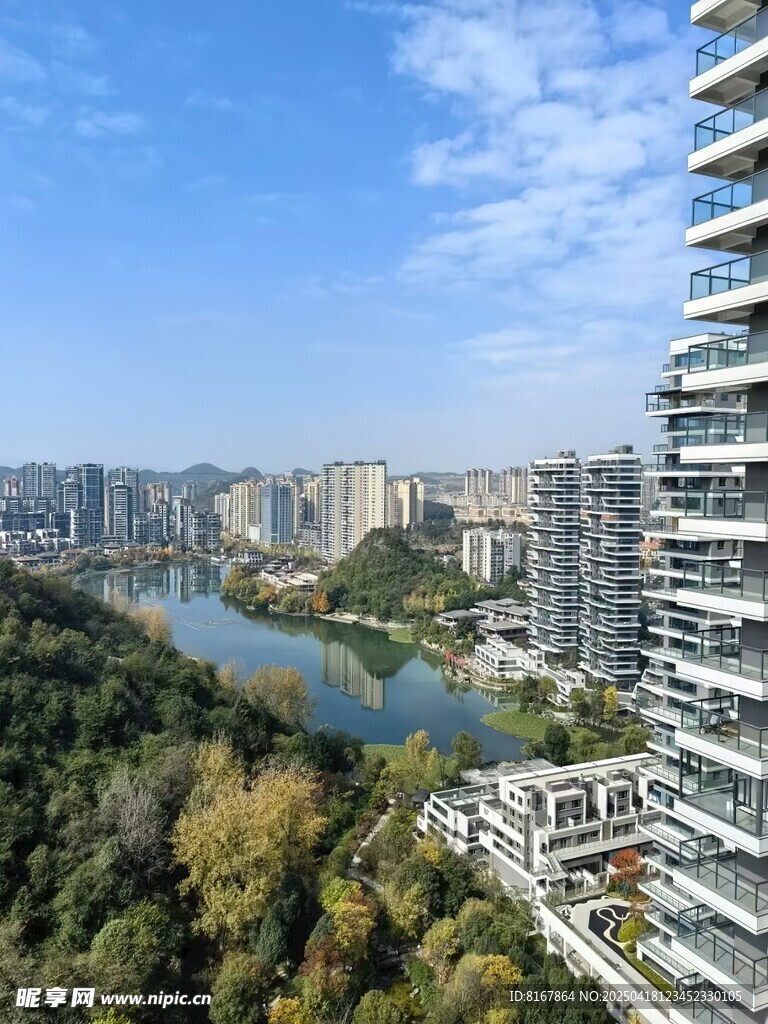 河畔高楼景观