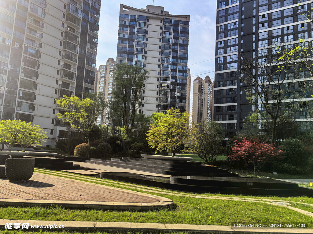 城市中的静谧绿化景观
