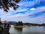 湖畔美景 中式建筑映蓝天