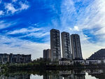 城市河畔高楼美景