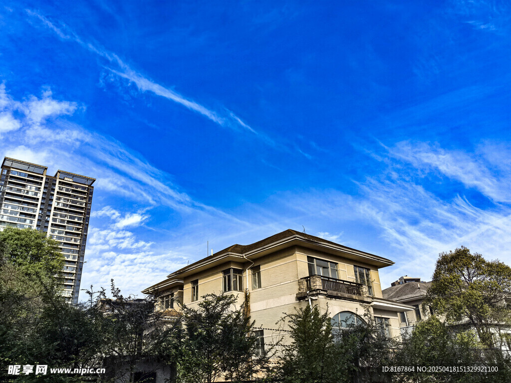 城市中的温馨住宅景观