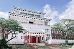 现代风格白色建筑外观