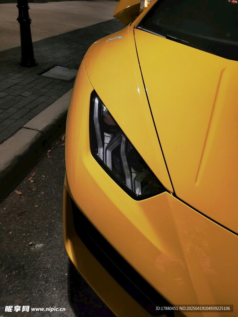 黄色跑车