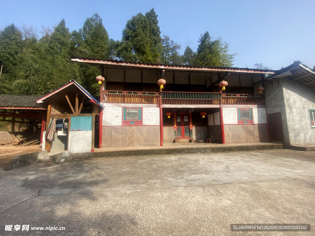 乡村古朴民居外观景象