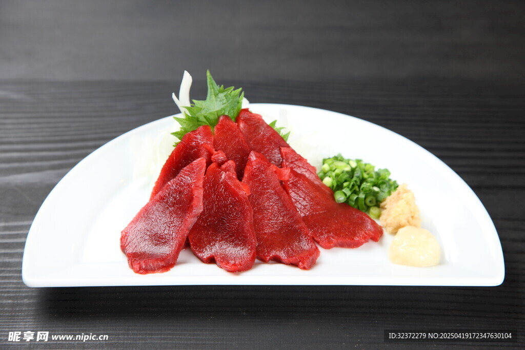 鲜切牛肉摆盘精致诱人