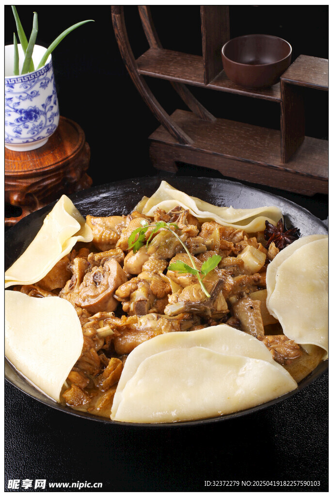 美味地锅鸡搭配白面饼