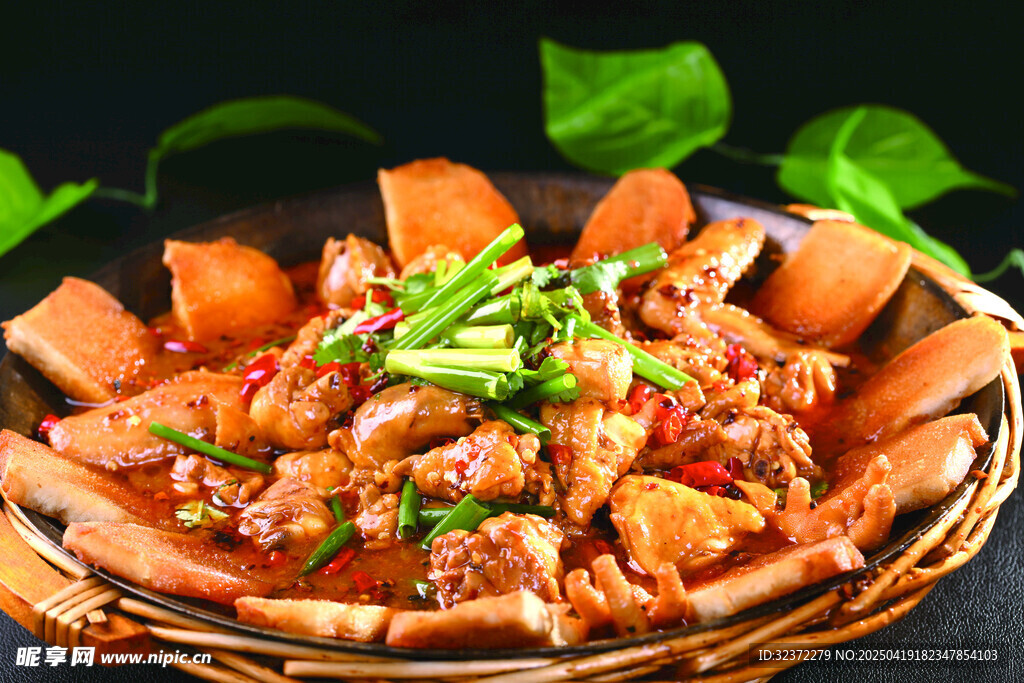 香辣美味鸡肉煲