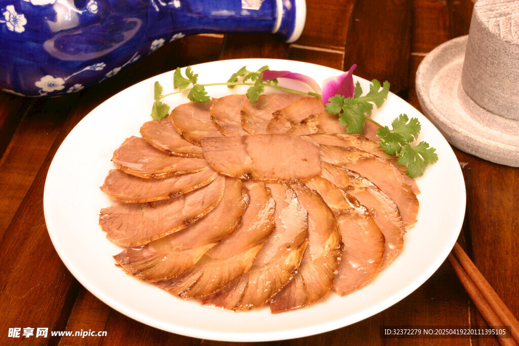 美味酱牛肉摆盘精致