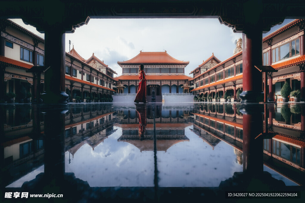 中式古建筑倒影之美