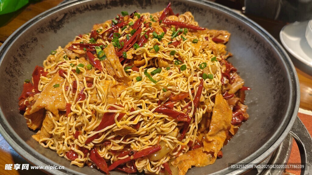 美味炒面诱人食欲