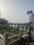 河畔城市景观风光