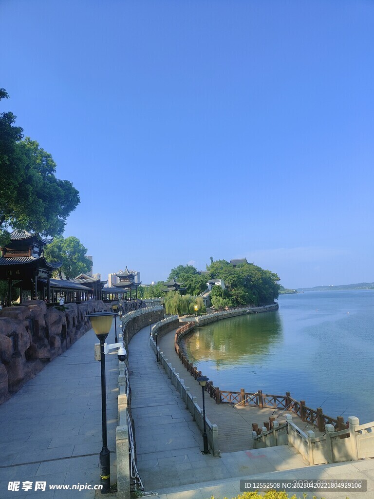 湖畔古景 宁静宜人风光
