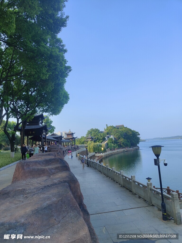 湖畔步道风景