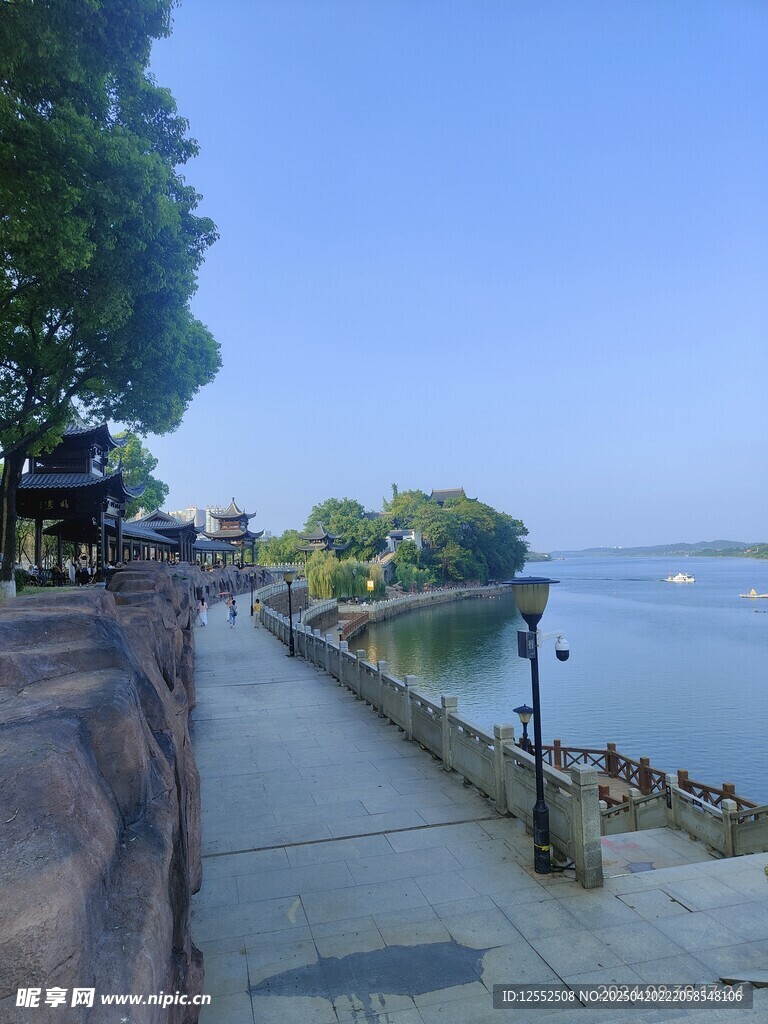 湖畔步道风景
