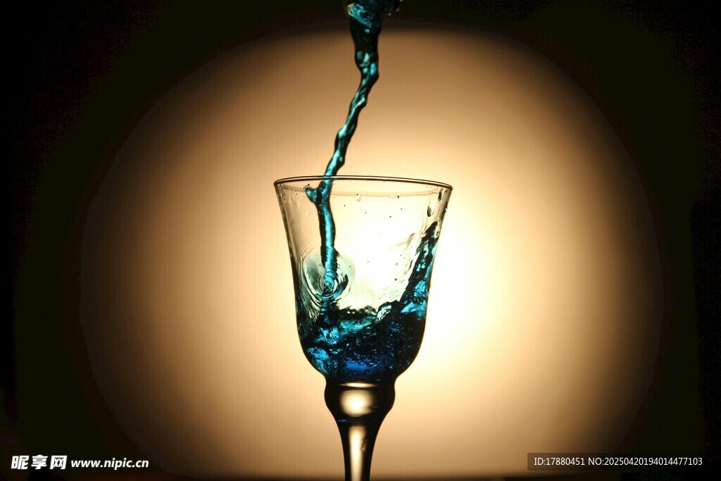 高脚杯