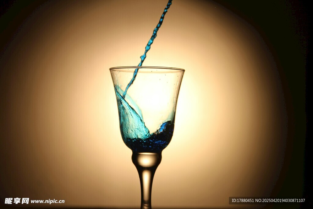 高脚杯