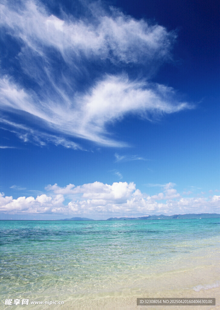 碧海蓝天的美丽海滨风光