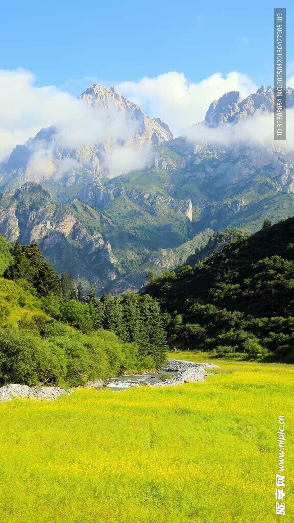 草原山峦美景