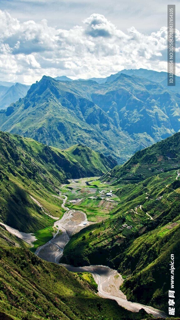 山间河谷美景