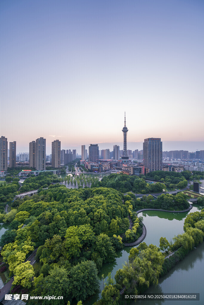 城市绿意景观俯瞰图