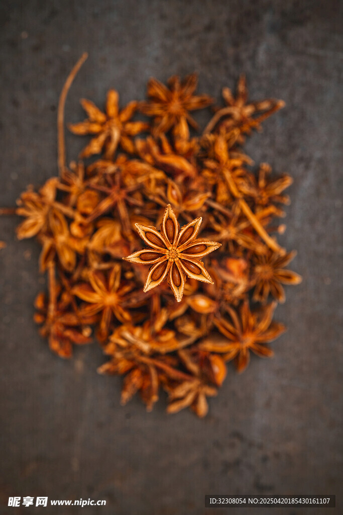 一堆八角茴香特写