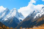 壮丽雪山秋日美景