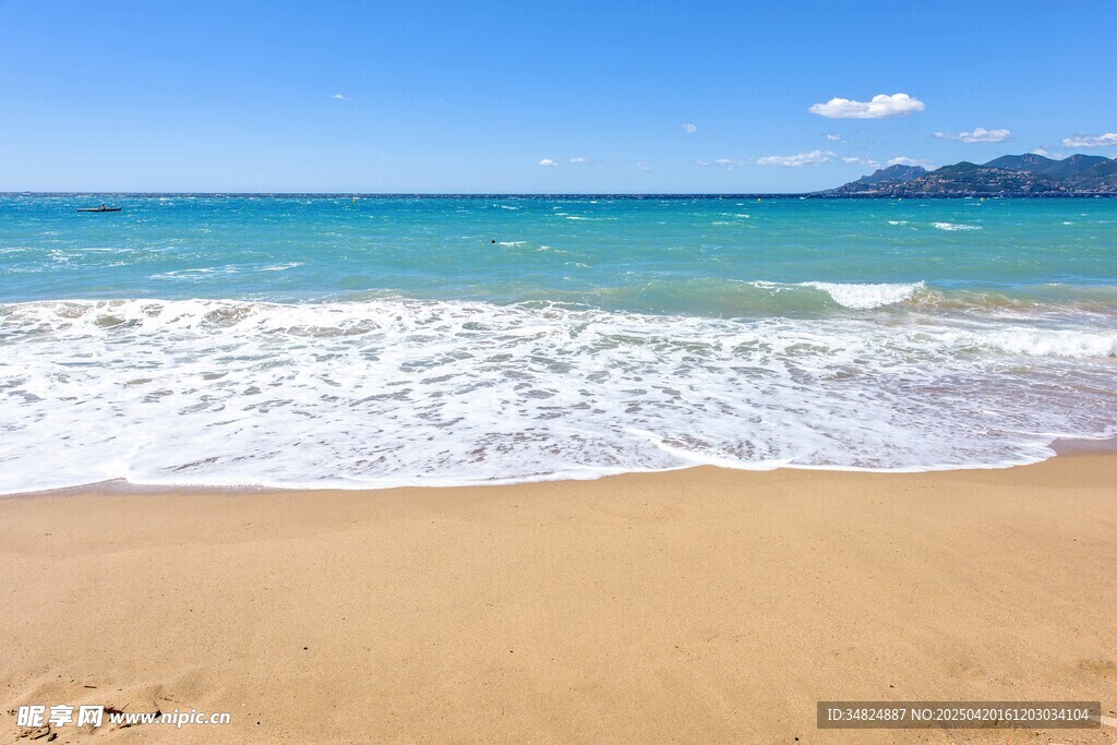 美丽海滩海浪轻拍沙滩