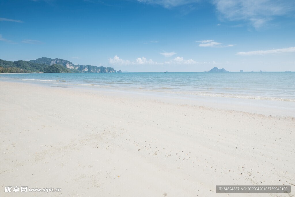 美丽沙滩与蔚蓝大海