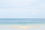 宁静海滩蔚蓝大海美景