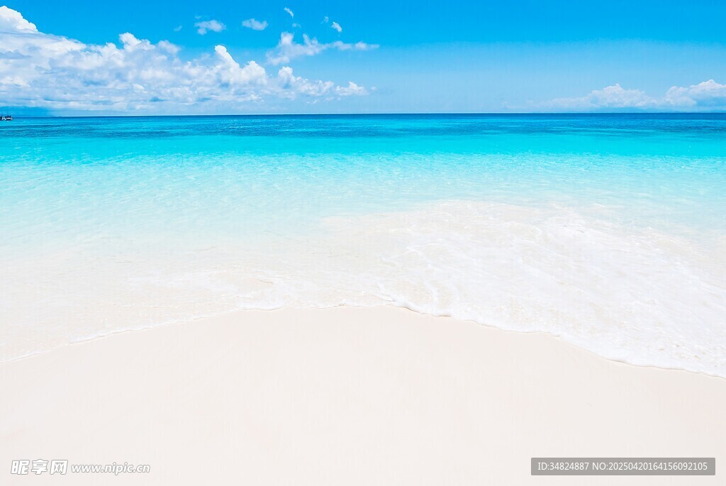 梦幻蓝白海滩美景