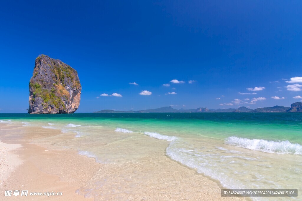 美丽海滩与海中巨石景观