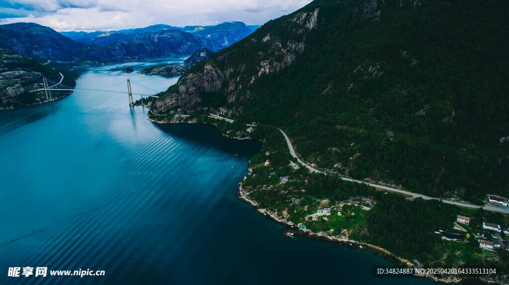 壮丽峡湾风光俯瞰图