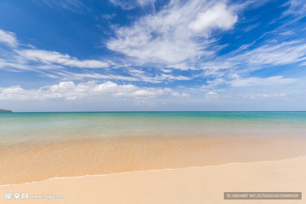美丽海滨沙滩蓝天白云景