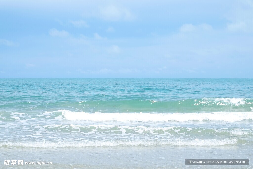 海边美景海浪轻拍沙滩