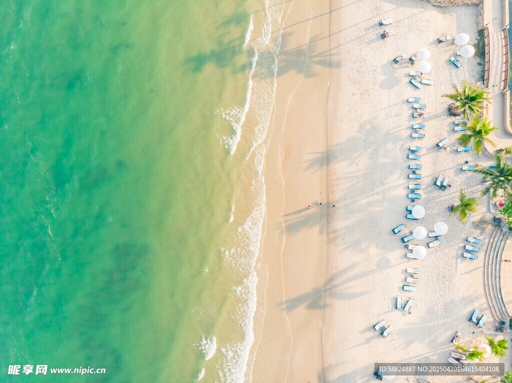 俯瞰美丽海滨度假场景