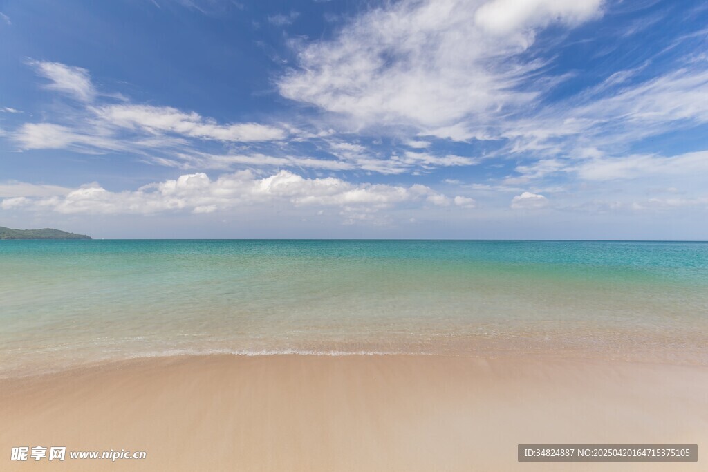 美丽海滨沙滩与蓝天海景