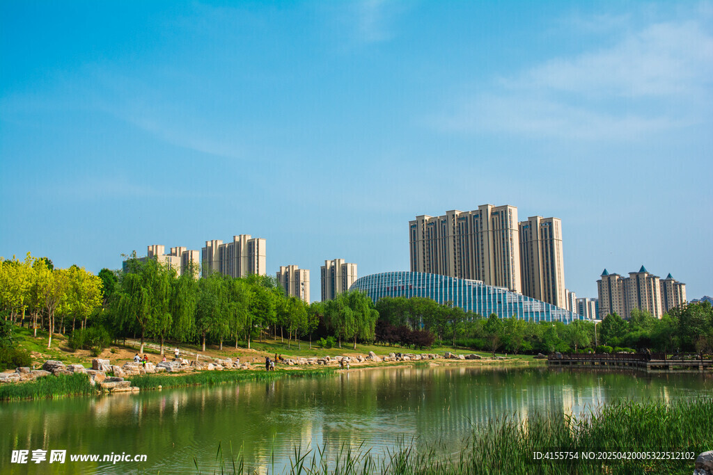湖畔城市风光美景