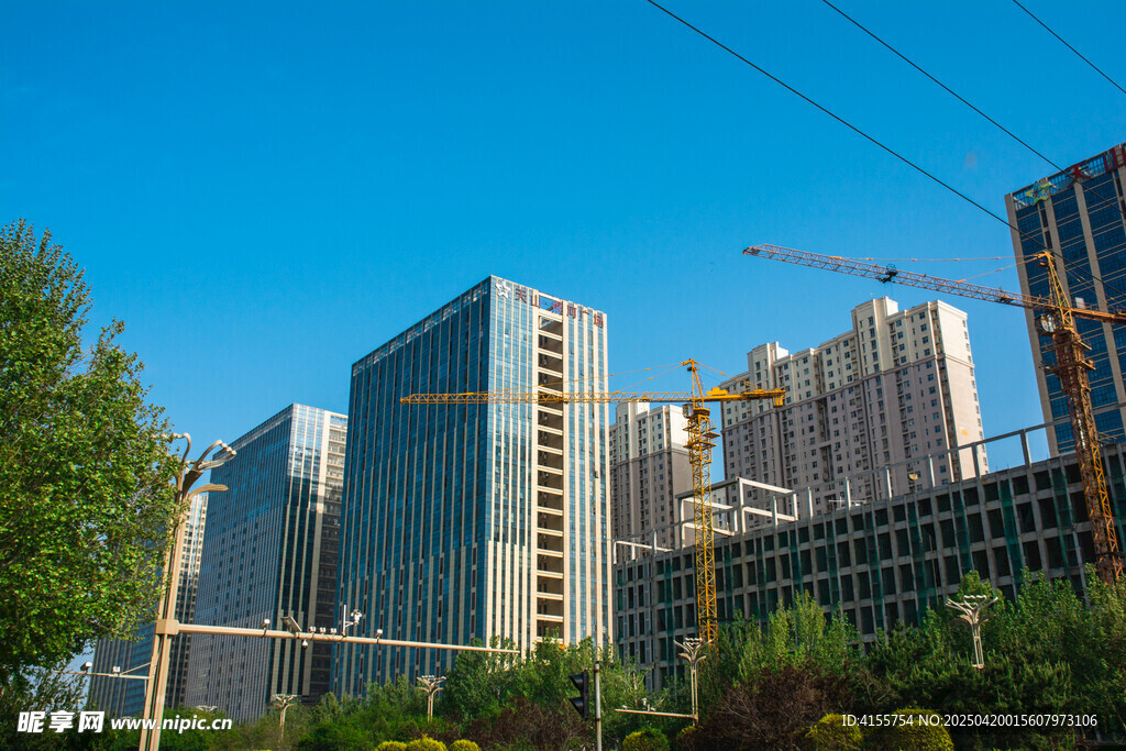 城市建筑工地与高楼景观