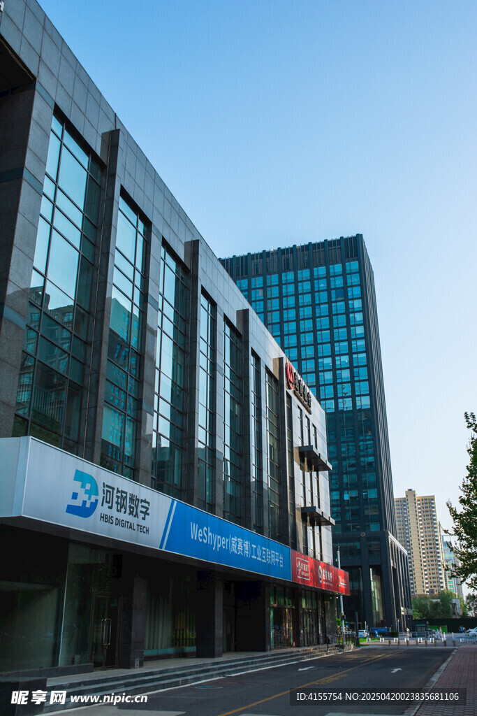 城市现代商业办公建筑外观
