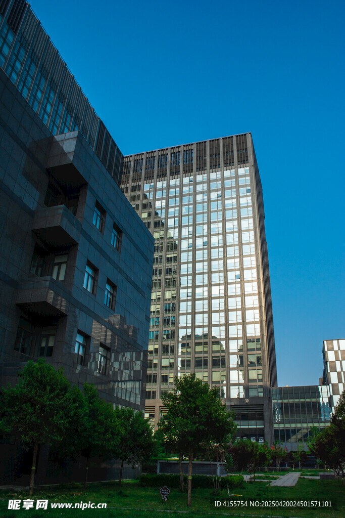 城市建筑景观傍晚风光