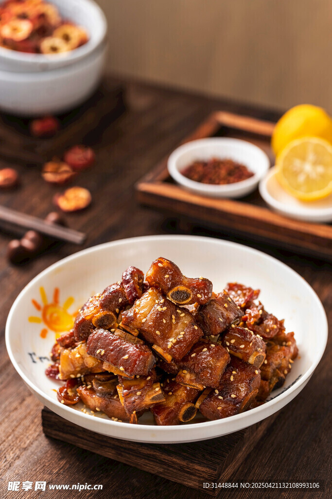 美味红烧排骨诱人呈现
