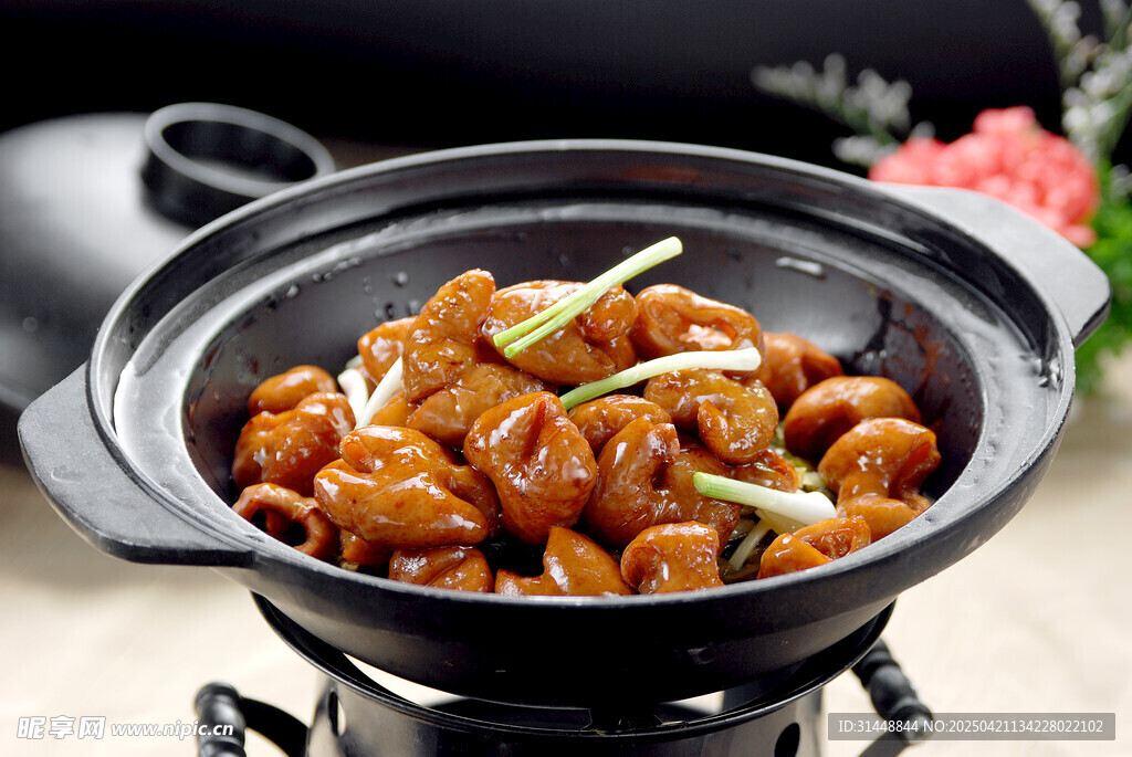 美味红烧鸡块砂锅料理