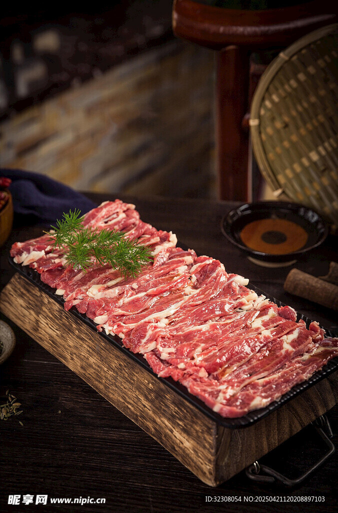 新鲜牛肉切片摆盘展示