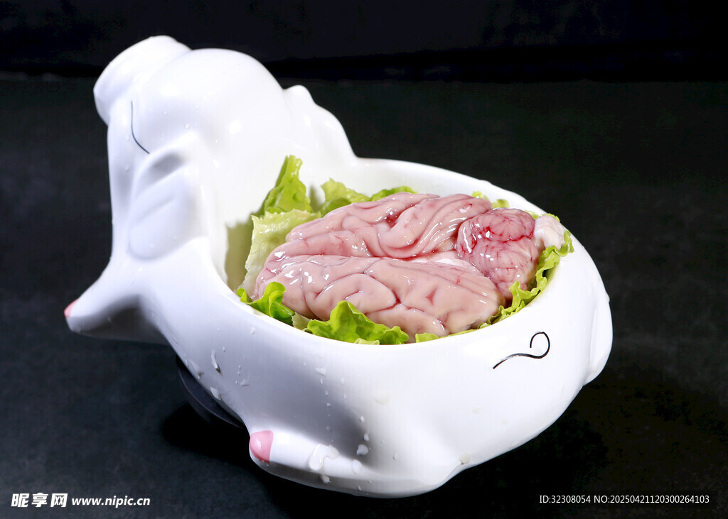 鲸鱼容器装的精致肉片