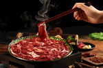 热气腾腾的美味涮牛肉